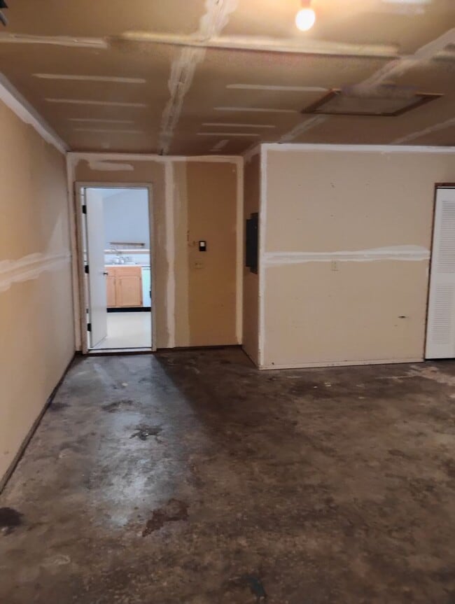 Building Photo - 2397 Hopkins Dr