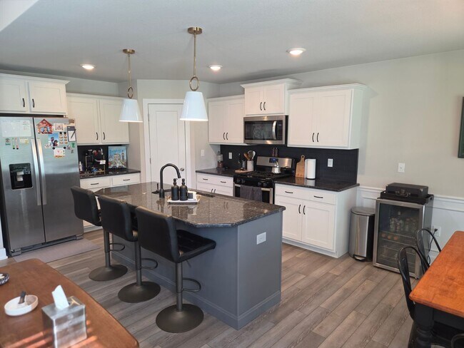Building Photo - 3 bd, 2 ba house in E Columbia in great move-in shape, fenced, corner lot, w/d provided.
