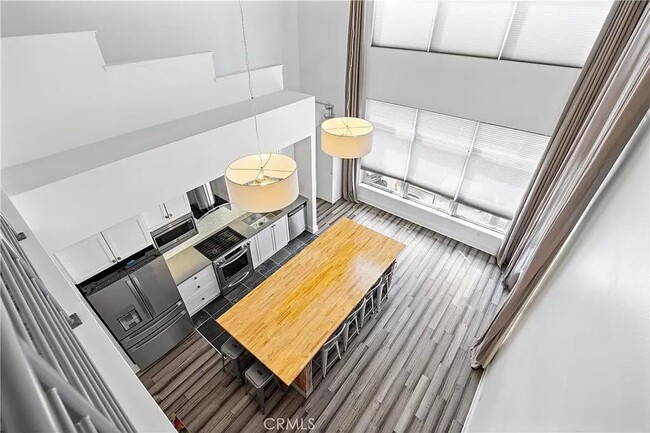 Building Photo - 919 E Santa Ana Blvd