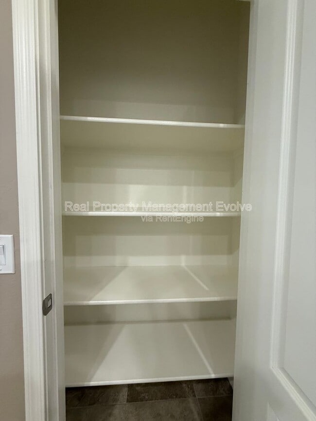 Building Photo - 2270 S Deerfield Ln