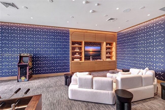 Building Photo - 2655 S Bayshore Dr