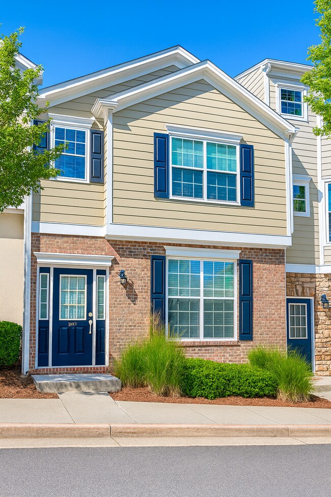 Building Photo - Large townhome in great Canton location