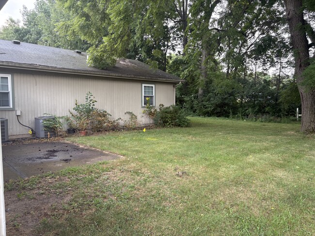 Building Photo - 3516 Kendale Dr