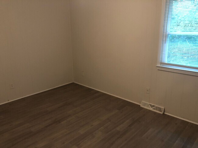 Building Photo - Azalea Apartments