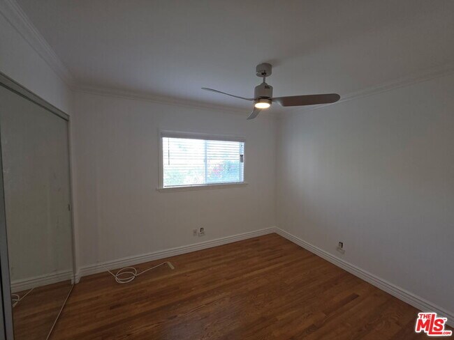 Building Photo - 670 Broadway St