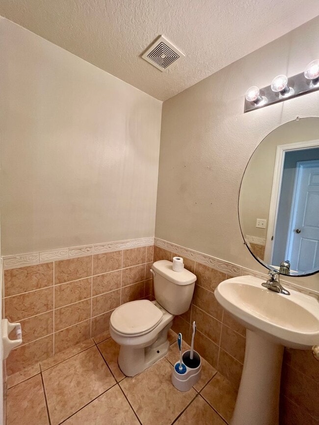 Building Photo - Beautiful 4 Bedroom Home in Maple Chase – Cypress Woods, Poinciana, FL