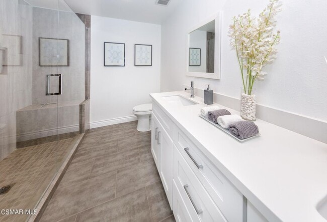 Building Photo - 249 Greenmeadow Dr