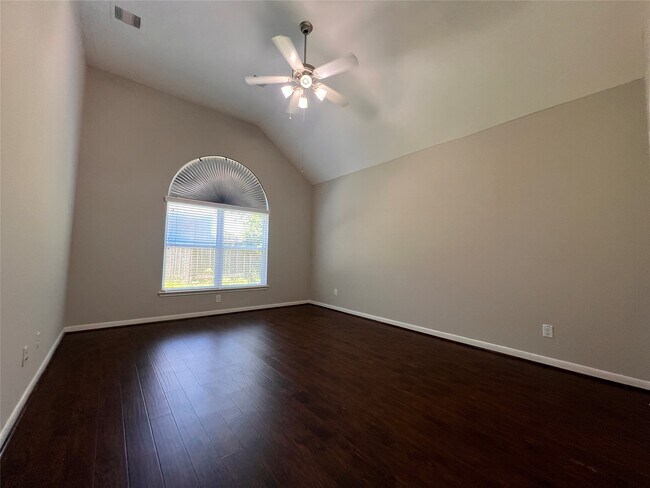 Building Photo - 6102 City Shores Ln