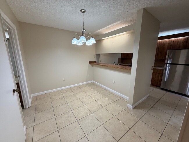 Building Photo - 2/2.5 Townhome in Central Orlando