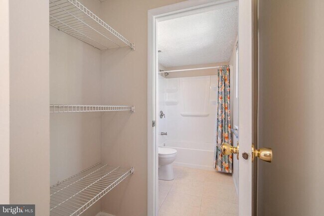 Building Photo - 1103 Burwick Dr