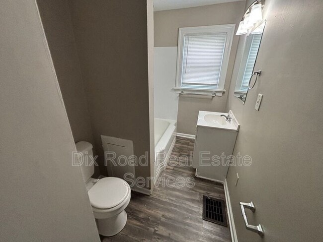 Building Photo - 340 Burleigh Ave