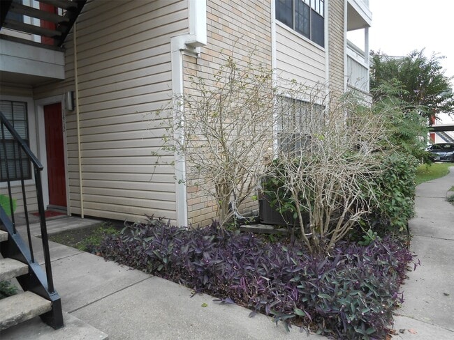 Building Photo - 2750 Holly Hall St