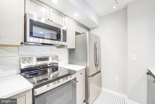 Building Photo - 2111 Wisconsin Ave NW