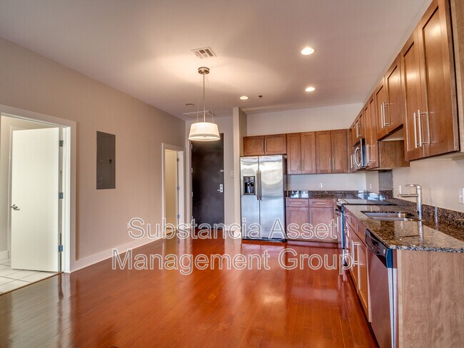 Building Photo - 444 N Central Ave