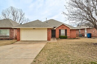 Building Photo - Gorgeous 3 bedroom 2 Bath Home in the Heart of Edmond