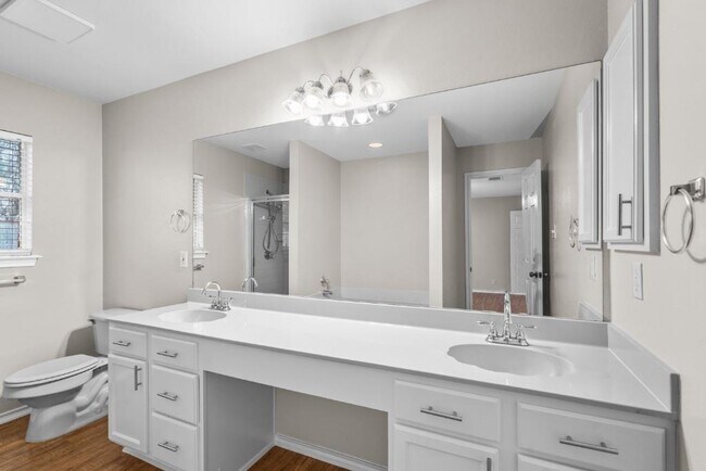 Building Photo - 905 Lodosa Dr