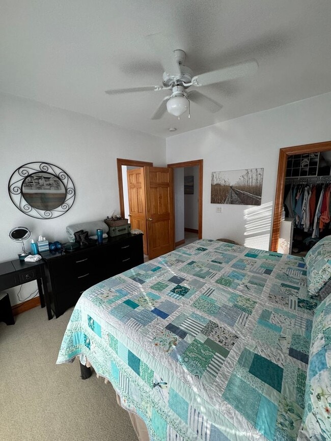 Building Photo - Top Floor Condo with Stunning Sound Views