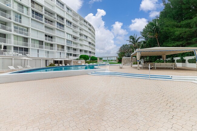 Building Photo - 2780 S Ocean Blvd