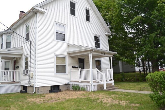 Building Photo - 208 Irving St