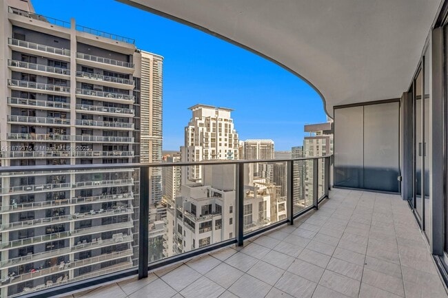 Building Photo - 1000 Brickell Plaza
