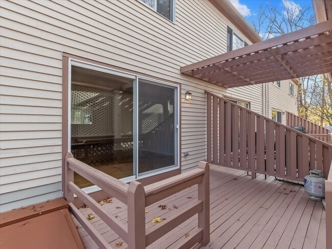 Building Photo - 324 Union St