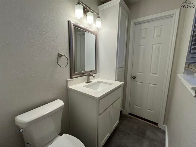 Building Photo - 2711 Chase Dr