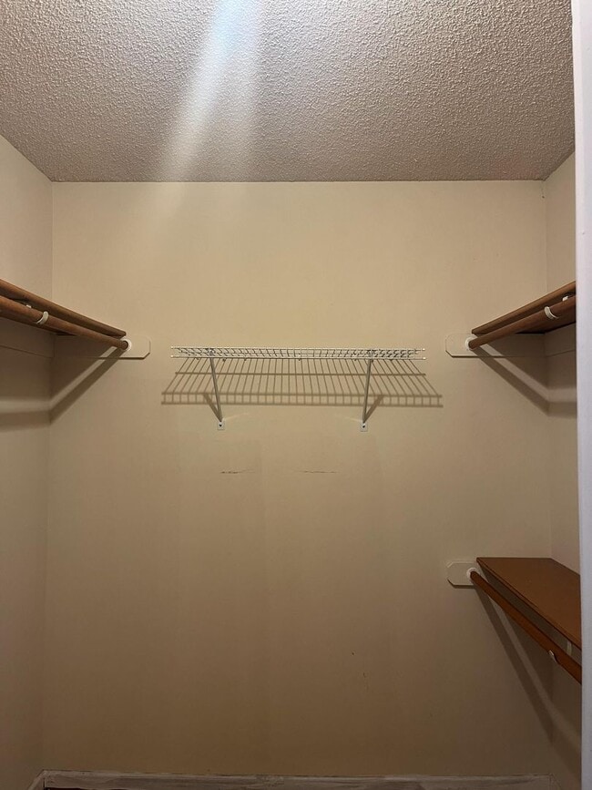 Building Photo - 3 bed 2.5 bath townhome off Bob Billings!