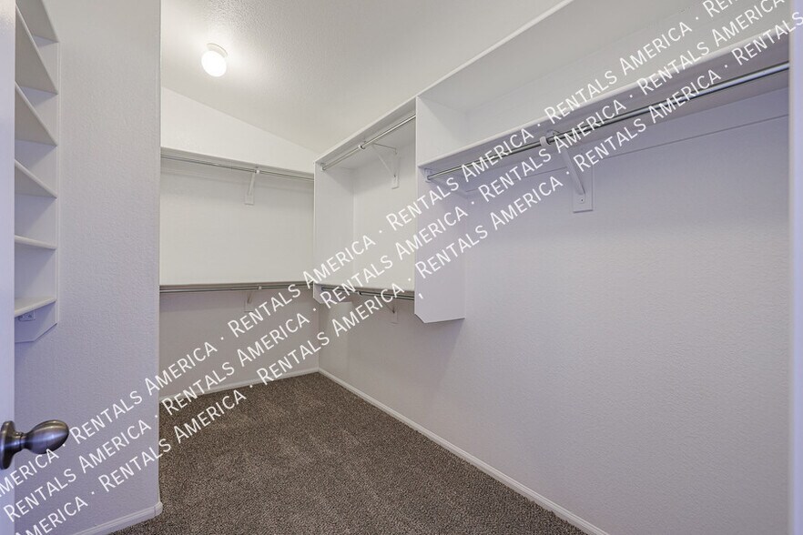 Building Photo - 12438 W Rancho Dr