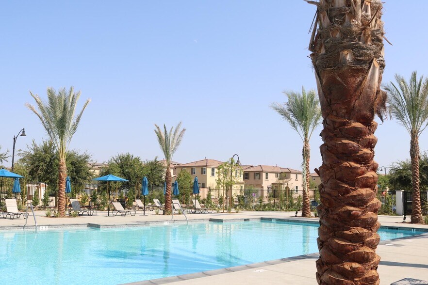 Building Photo - 30436 Town Square Dr