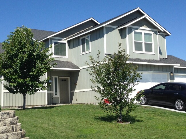 Primary Photo - 4 Bedroom home for rent in Moses Lake