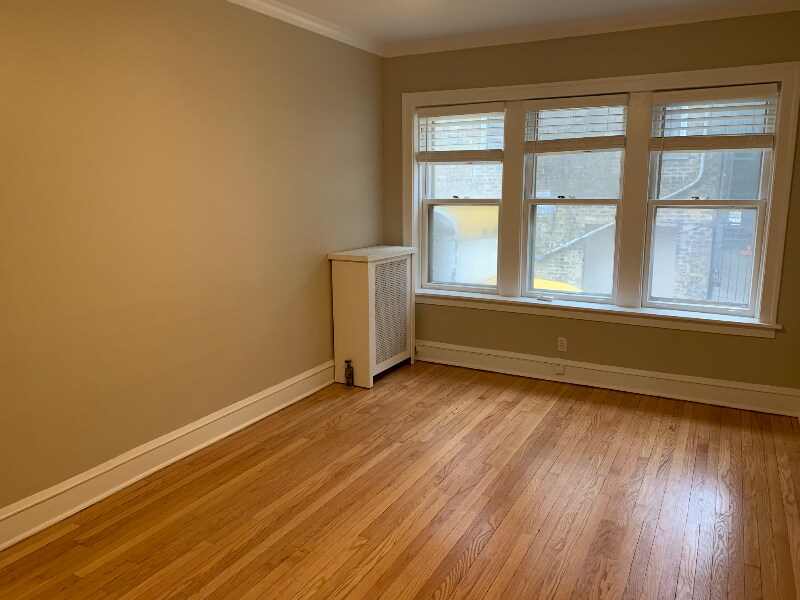 Building Photo - 2046 W Farragut Ave