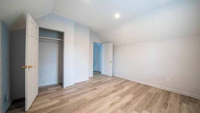Building Photo - 411 S Yale Ave
