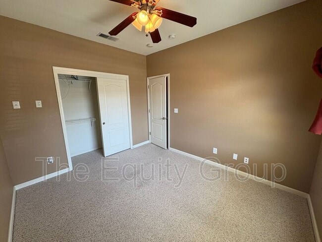 Building Photo - 6226 W Oak Ave