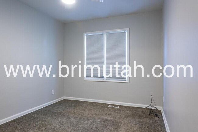Building Photo - 2364 E Redondo Ave