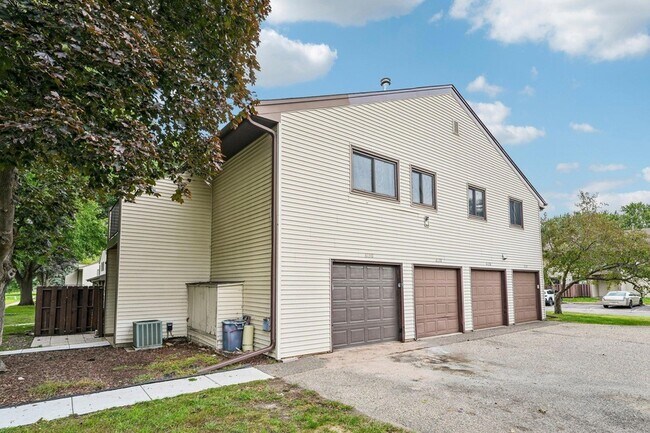 Building Photo - 6130 72nd Ln N