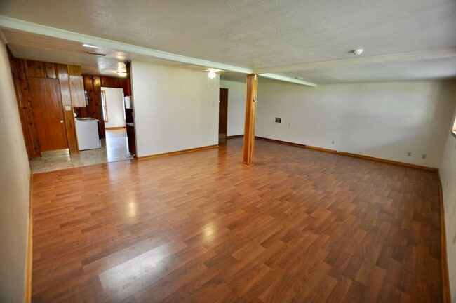 Building Photo - FOR LEASE! Nice 5 BR - 3 Bath - 2,600+ sf ...