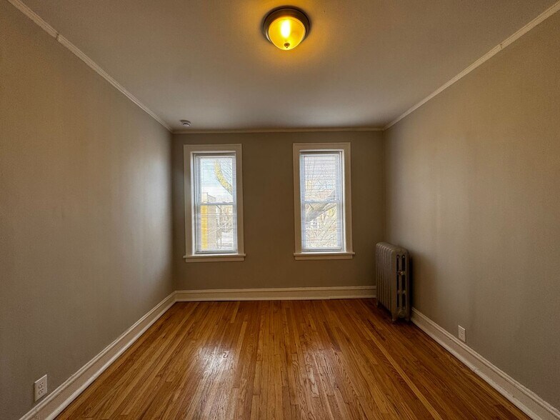 Building Photo - 1509 W Schreiber Ave