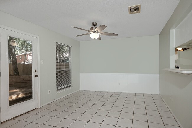 Building Photo - 6 S Pineplank Ct