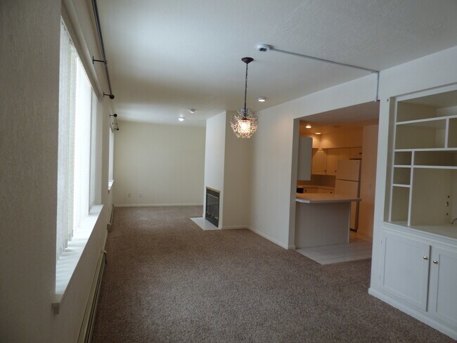 Building Photo - 1000 Fountain Terrace Dr