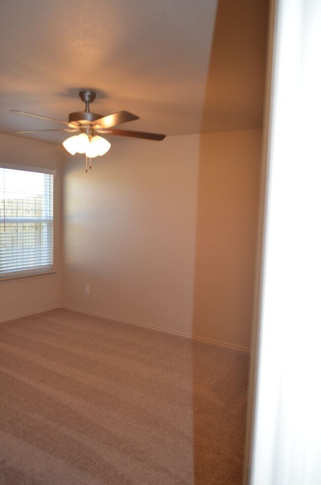 Building Photo - 1713 Clovis Dr