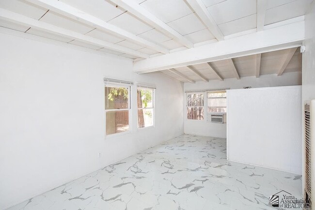Building Photo - 664 S Orange Ave