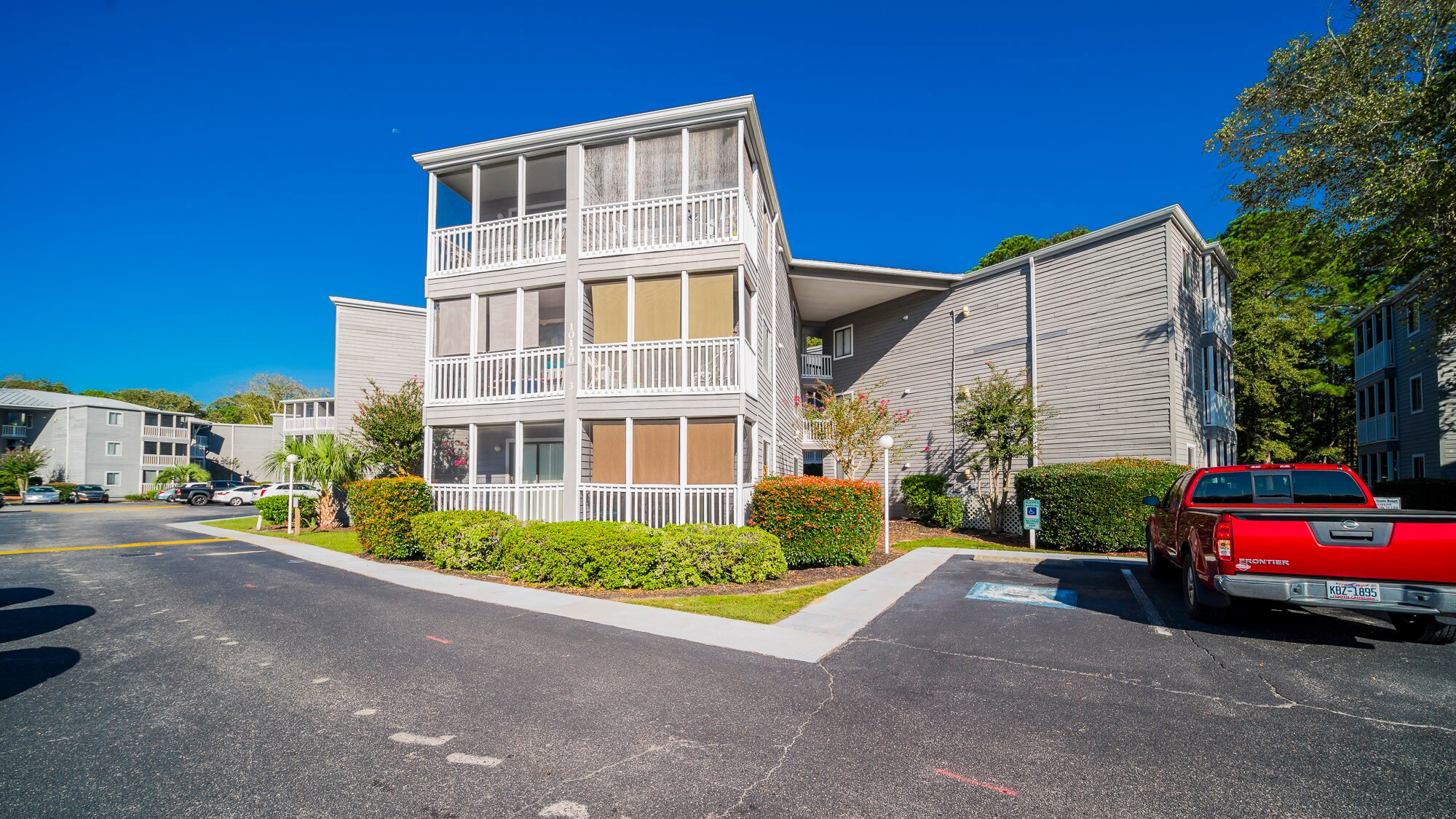 Building Photo - 10170 Beach Dr SW