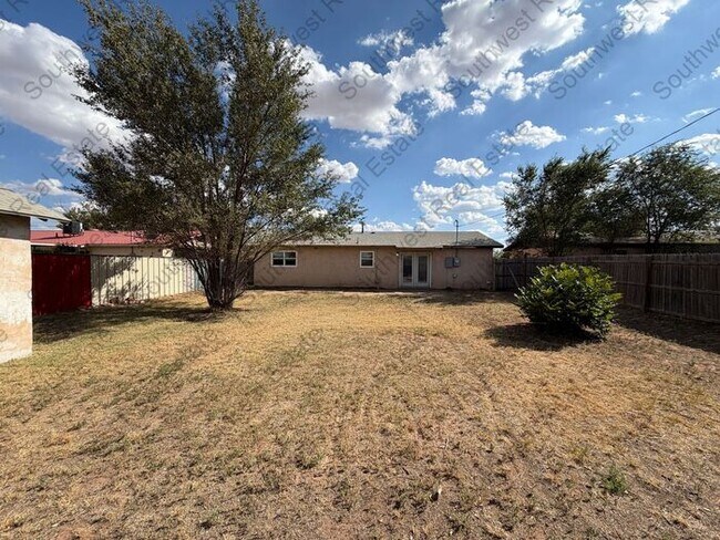 Building Photo - 3 bedroom 1 bath 1 car garage