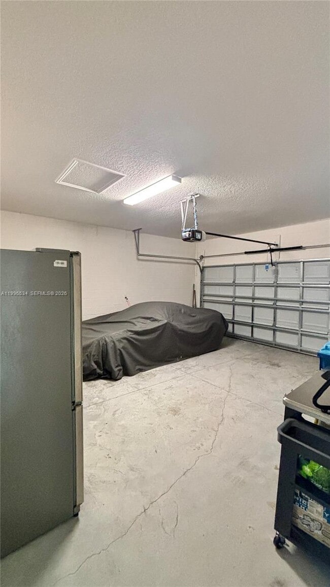 Building Photo - 219 Bottle Brush Dr