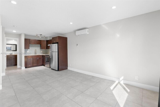 Building Photo - 4021 N Andrews Ave