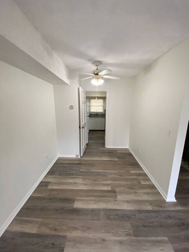 Building Photo - The Cloister Condominiums - 2 bedroom, 1 bath