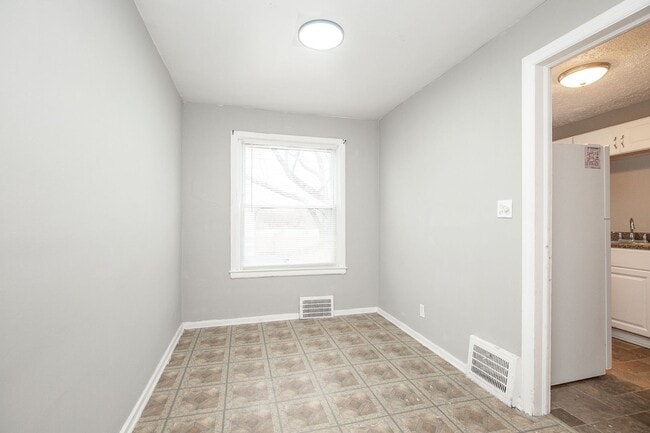 Building Photo - NEWLY RENOVATED! 2 BED, 1 BATH BEAUTIFUL SINGLE-FAMILY HOME!