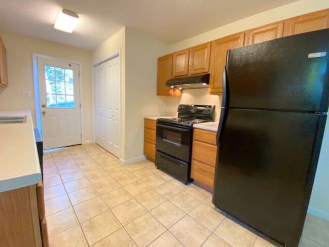 Building Photo - West Asheville Basement Apartment