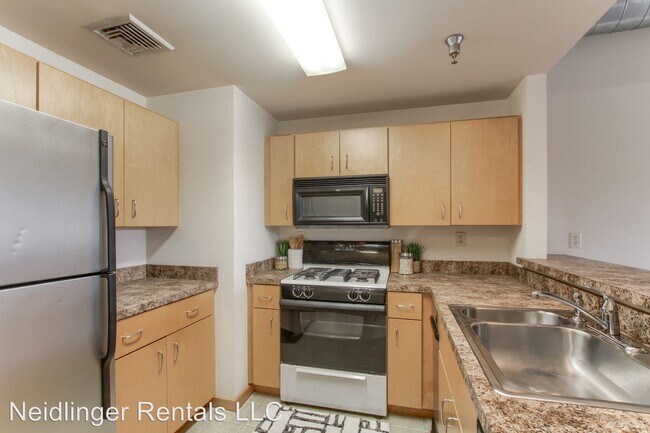 Building Photo - 201 S Lancaster St