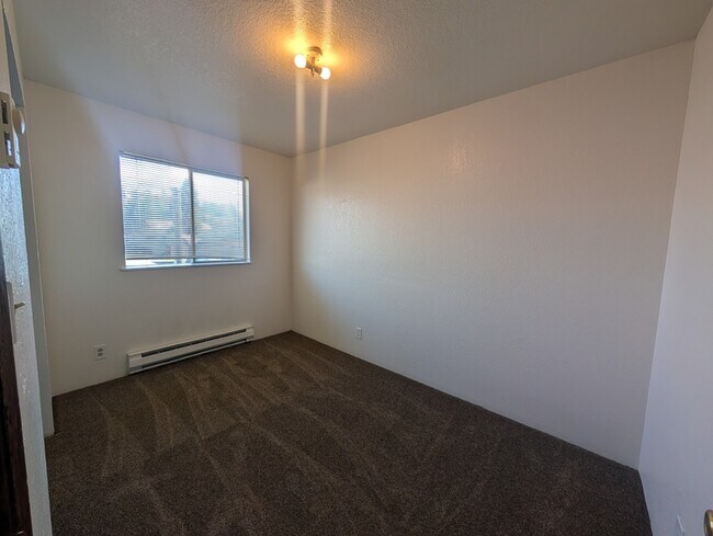 Building Photo - 275 Rose Ave